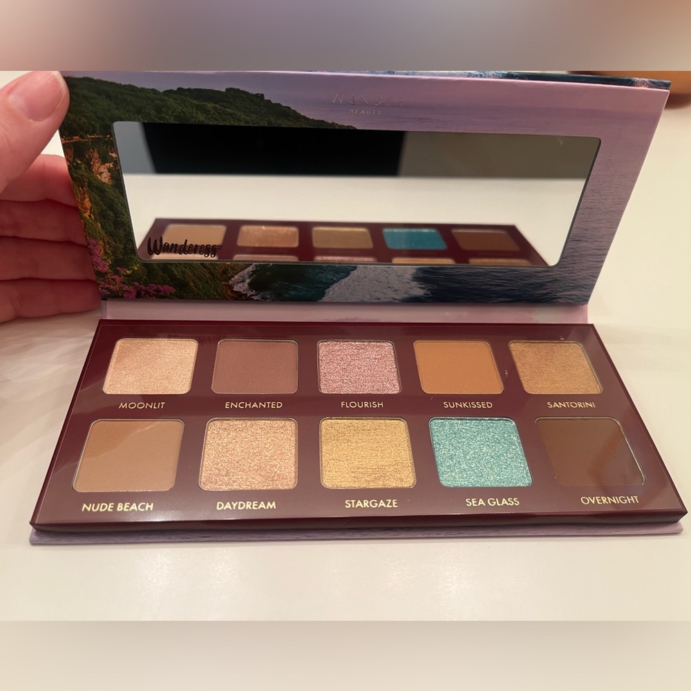 Wander Beauty: Wanderess Escape Eyeshadow Palate
